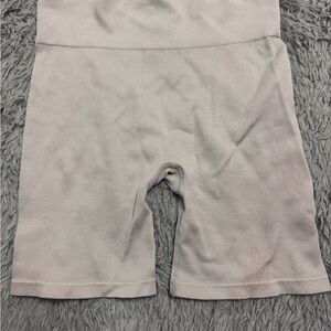 Gilly Hicks Women's Cream Bike Shorts